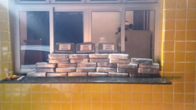 PRF apreende R$ 1,5 milhão em drogas e prende três no RN