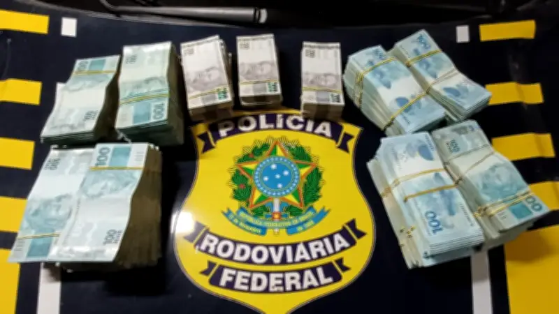 PRF apreende R$ 500 mil em mochila em ônibus na BR-262 no ES