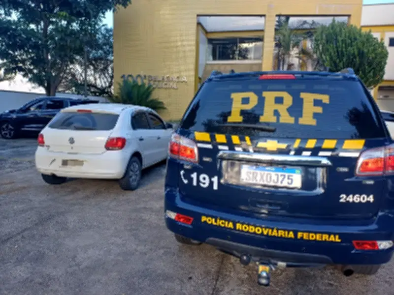 PRF recupera veículo furtado em Porto Real na Via Dutra