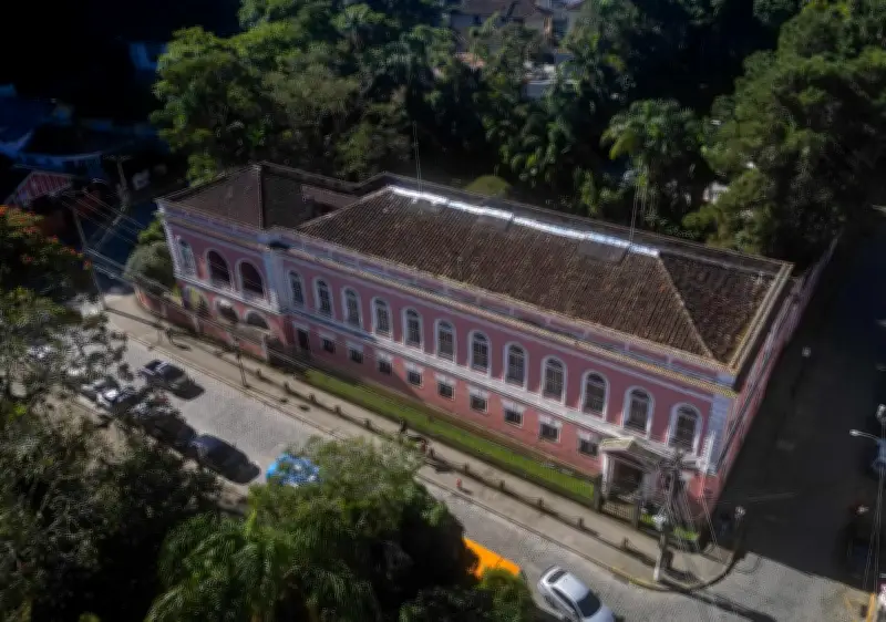 Príncipe é trancado para fora de palácio em briga familiar na Justiça