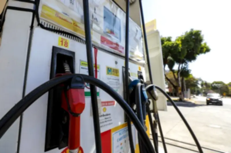 Procon-DF autua 45 postos por aumento injustificado de combustíveis