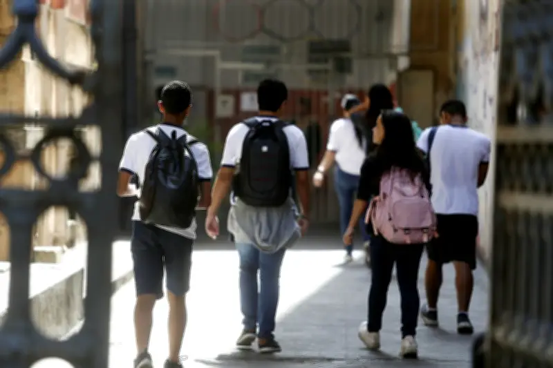 Progressão parcial explode aprovação escolar em três estados