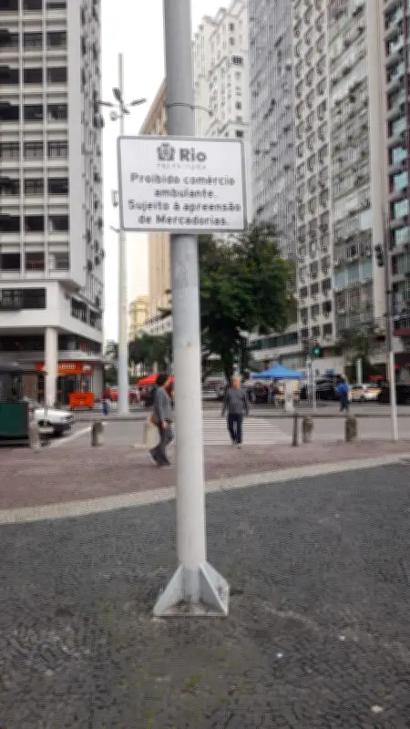 Proibido comércio de ambulantes no centro do Rio; aviso é dado