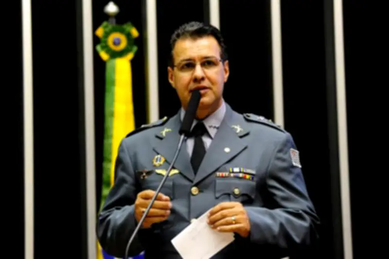 Projeto bolsonarista exige declaração pública de posicionamento partidário