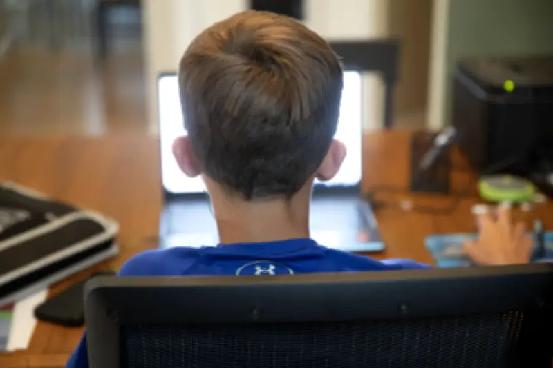 Projeto de segurança infantil na internet ganha força no Congresso dos EUA