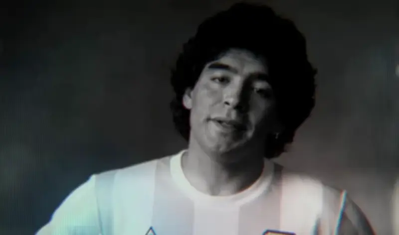 Propaganda com Maradona recriado por IA gera polêmica na Argentina