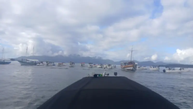 Protestos em Angra dos Reis: barqueata marca quinto dia contra taxa de turismo