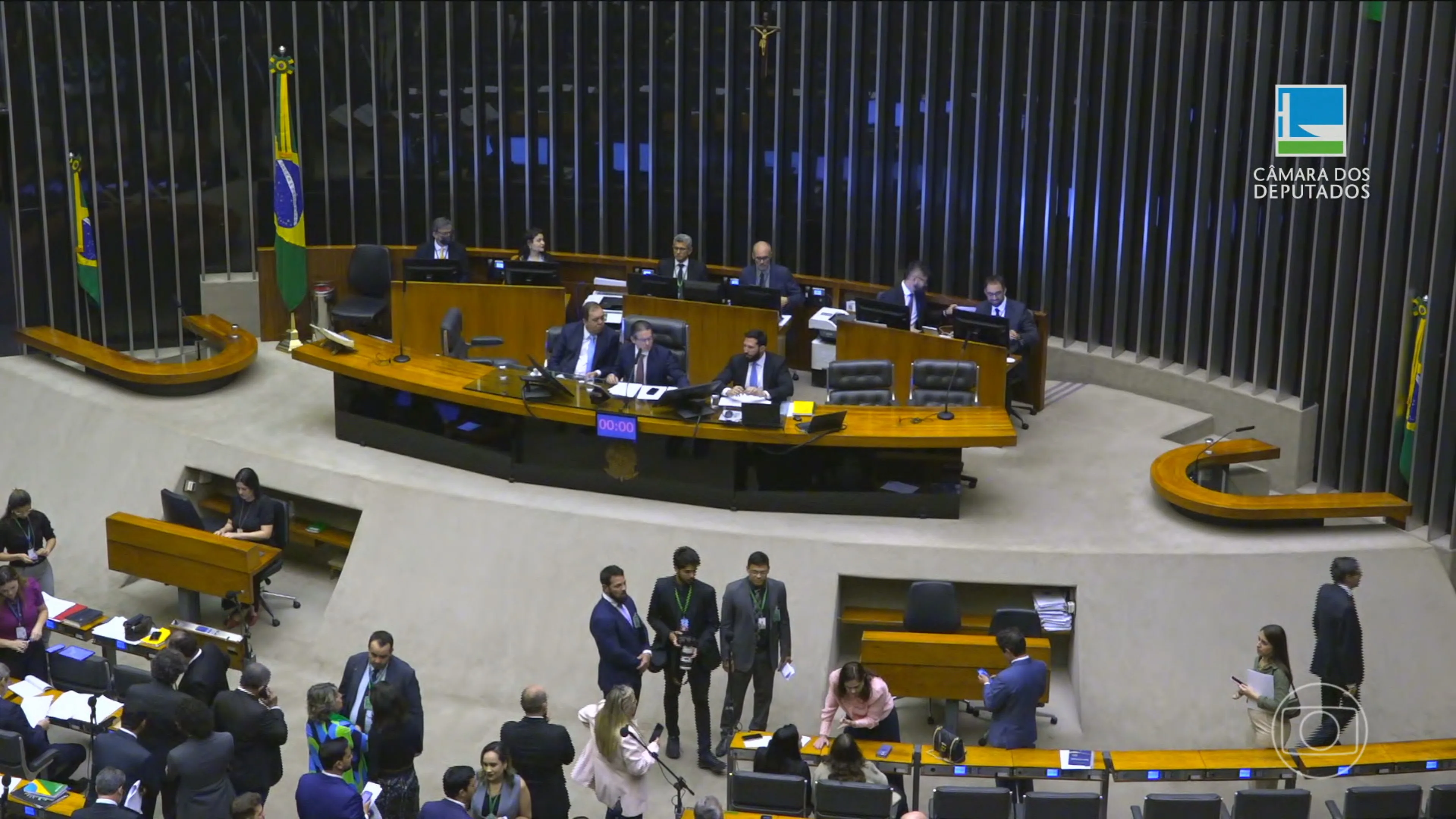 Derrubada do IOF expõe risco de apagão fiscal no Brasil