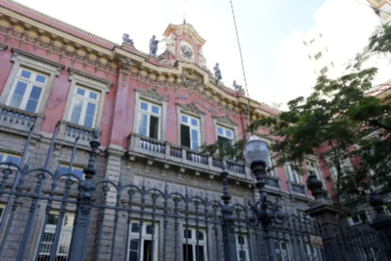 Queda na reprovação no Brasil: aprovação não garante aprendizado