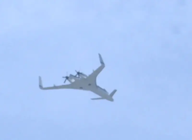 Raro avião Beechcraft Starship é visto sobrevoando o Texas