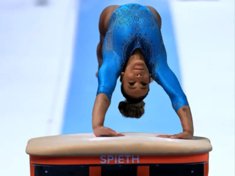 Rebeca Andrade celebra ouro no Pan e mira pódio no Mundial de Ginástica