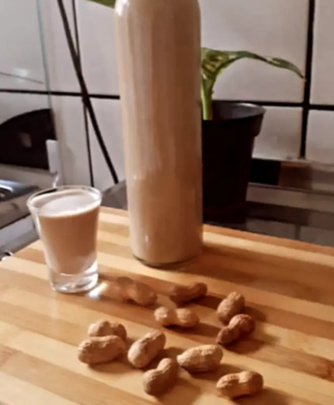 Receita de licor de amendoim com rapadura e cachaça