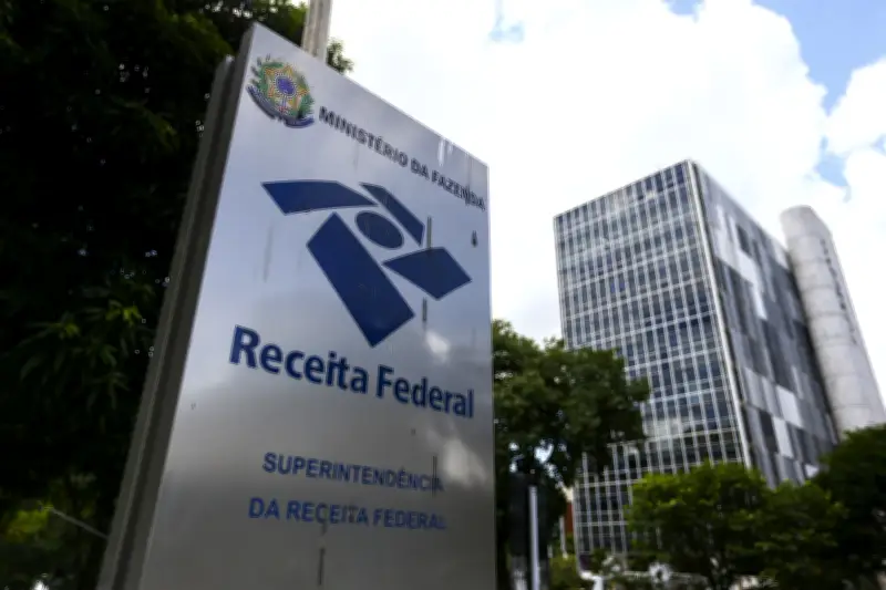 Receita Federal leiloa carro por R$ 10,5 mil e joias Tiffany em SP