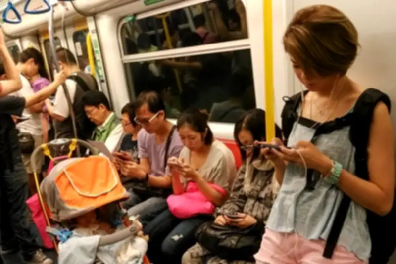 Redes sociais anestesiam sentimentos e prejudicam reflexão