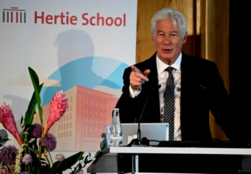 Richard Gere critica política migratória dos EUA e sente vergonha