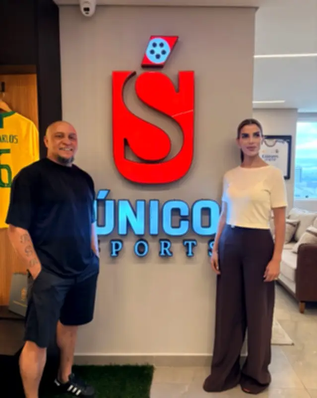 Roberto Carlos e Suhaila celebram classificação de Brasil e Marrocos na Copa