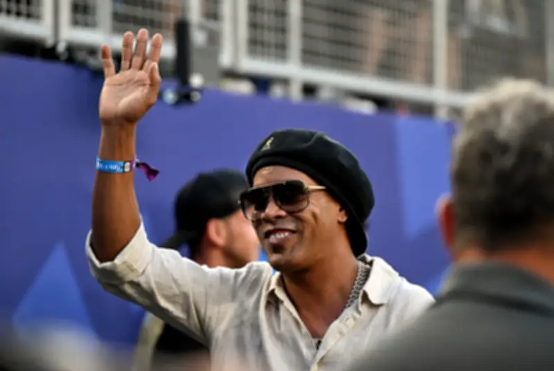 Ronaldinho Gaúcho, aos 46 anos, retorna ao futebol na 3ª divisão italiana