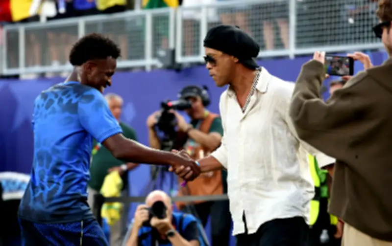 Ronaldinho Gaúcho tem 91 músicas registradas como autor