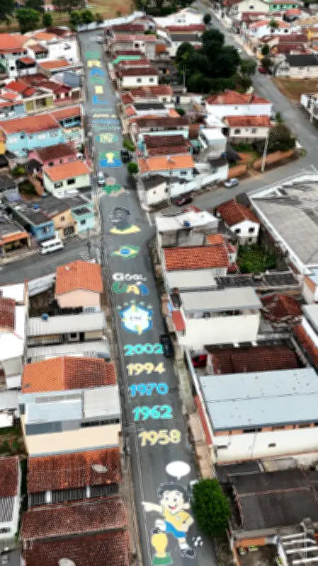 Rua decorada para Copa viraliza e chega à CBF em MG