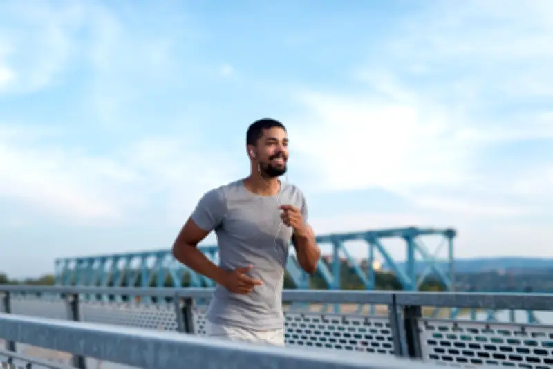 Rucking: a nova trend fitness que mistura caminhada com peso