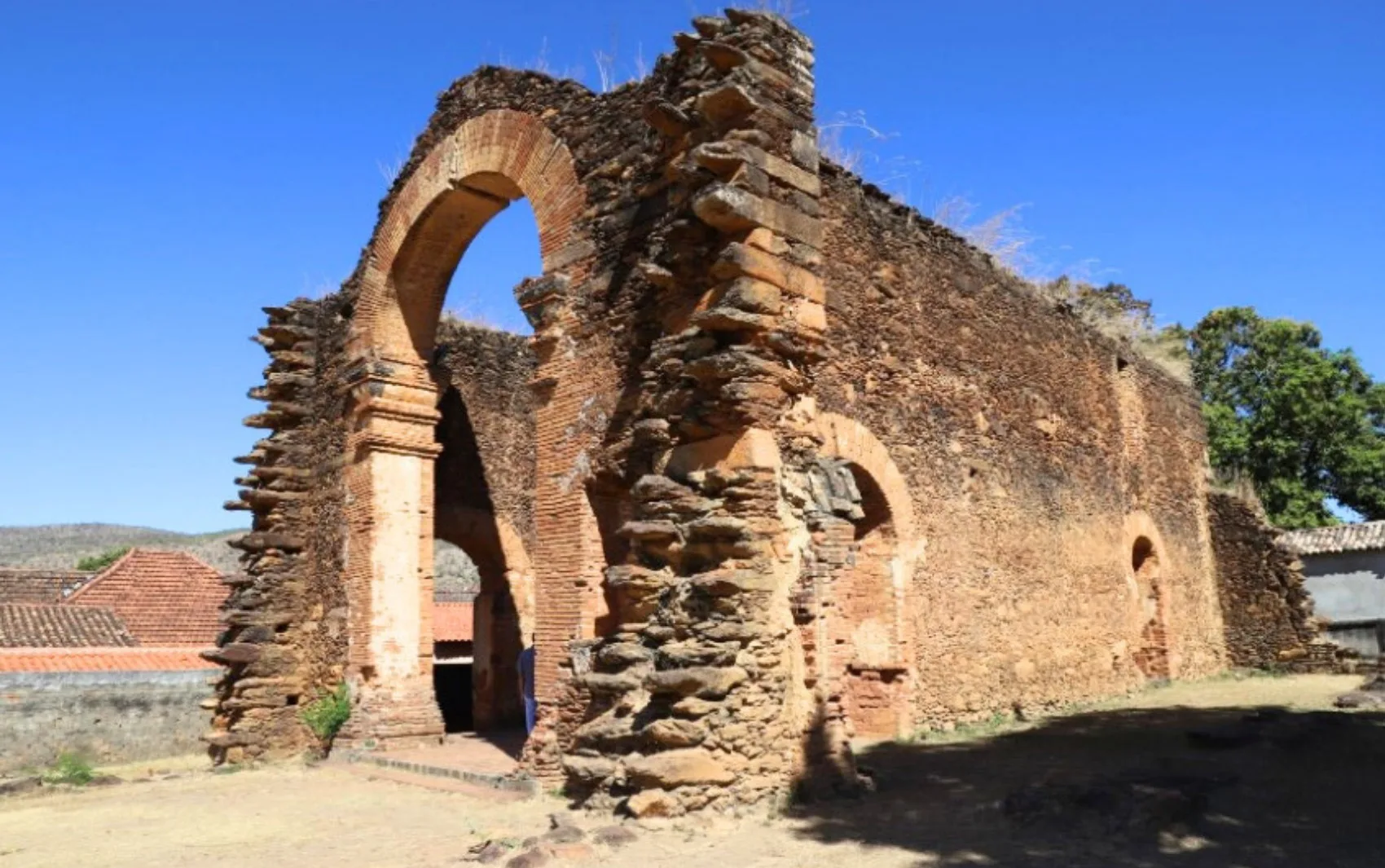 Ruínas da Igreja do Rosário dos Pretos: Símbolo histórico de Natividade, TO