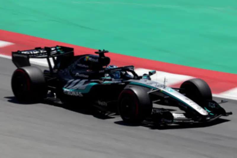 Russell supera Hamilton e conquista pole na Catalunha