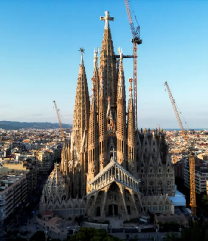 Sagrada Família inaugura Torre de Jesus Cristo com missa do Papa Leão XIV