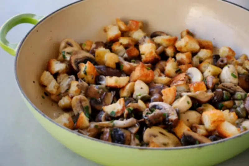 Salada de Cogumelos com Croutons: Receita Rápida e Saborosa