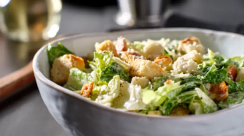 Salada no inverno: como deixar o prato mais atraente com proteínas quentes