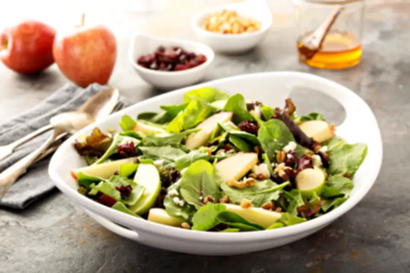 Salada no inverno: dicas para manter o prato no cardápio mesmo no frio
