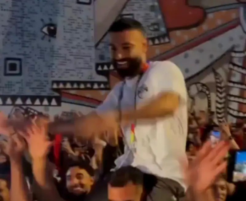 Salah dança com torcedores após vitória histórica do Egito na Copa