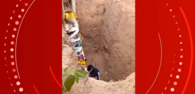 Samu resgata idoso de 85 anos caído em fossa de 4 metros em Porteirinha