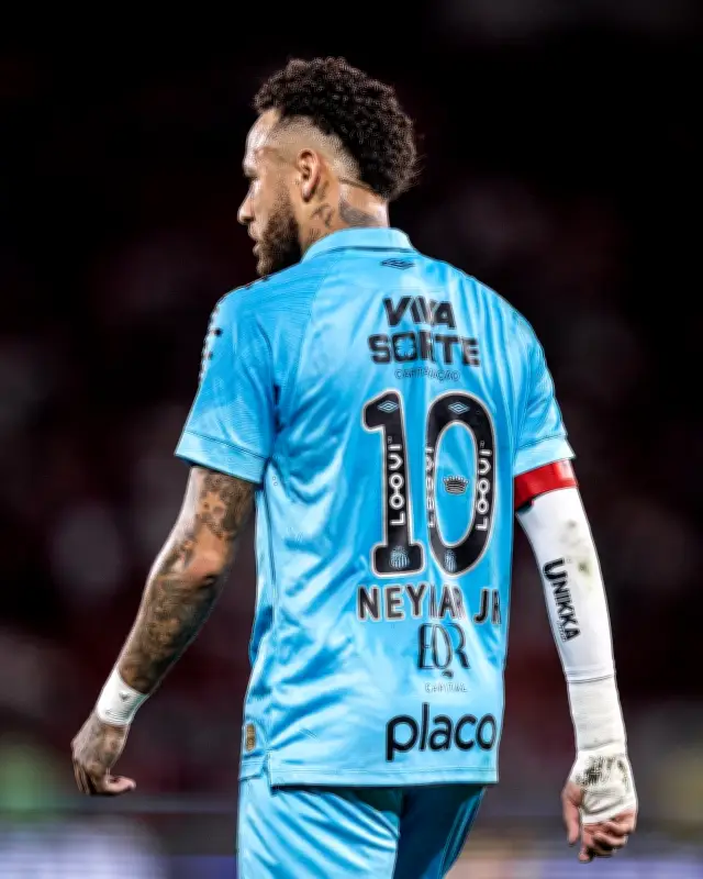 Santos fatura R$ 6,5 milhões com camisa azul em homenagem a Neymar