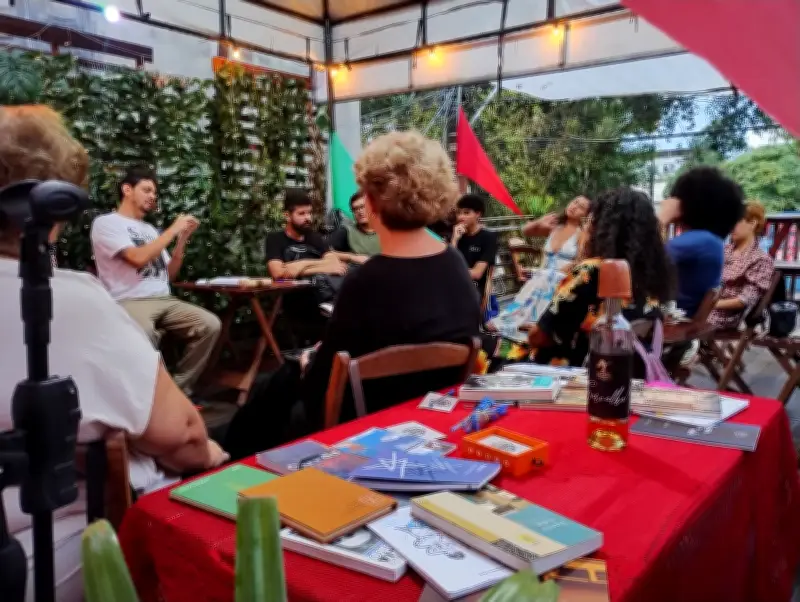 Sarau do Povo da Noite leva poesia à Feira do Açaí em Belém