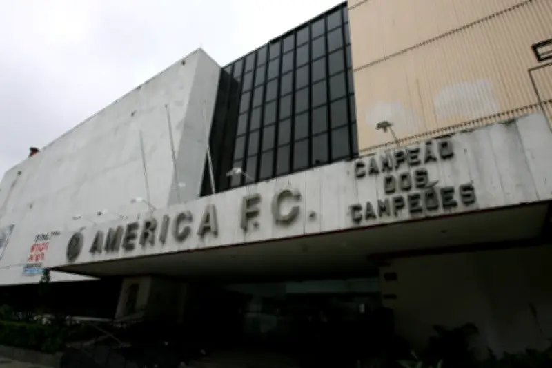Sócio do América acusa clube de cobrar por sede inexistente