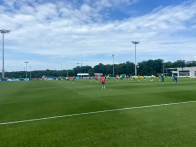 Seleção brasileira ainda não definiu time titular para estreia na Copa