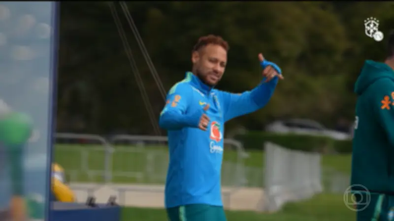 Sem Neymar e com Éderson, Brasil treina para estreia na Copa