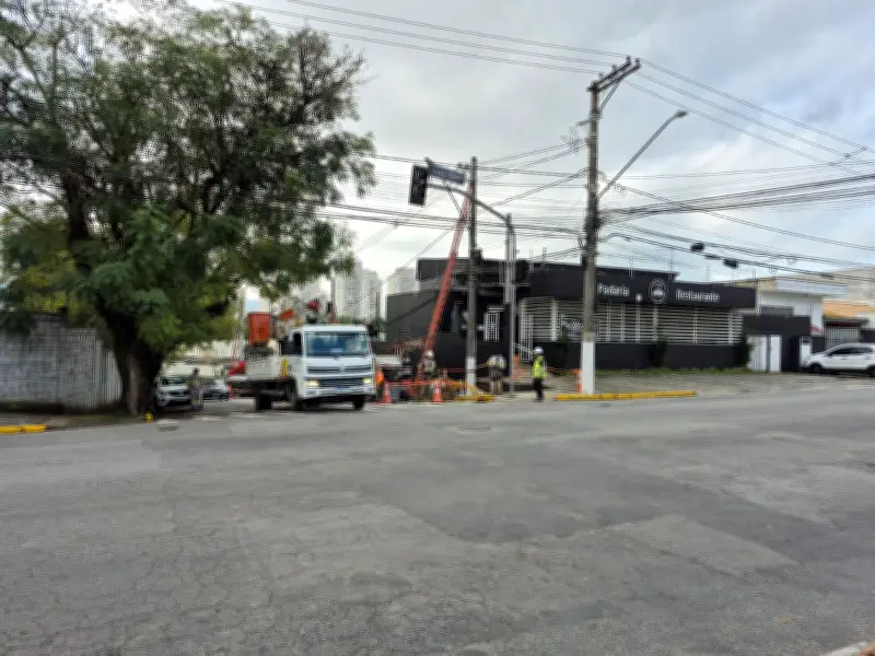 Semáforo desligado causa transtornos em Mogi das Cruzes
