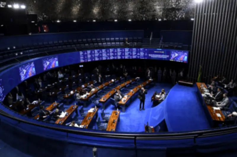 Senado aprova aumento do piso salarial de médicos para R$ 13,6 mil