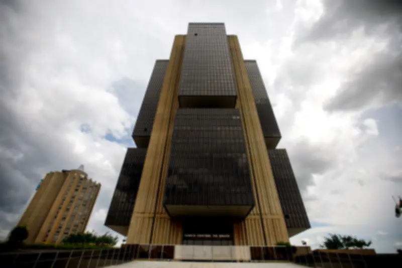 Senado aprova PEC que dá autonomia financeira ao Banco Central