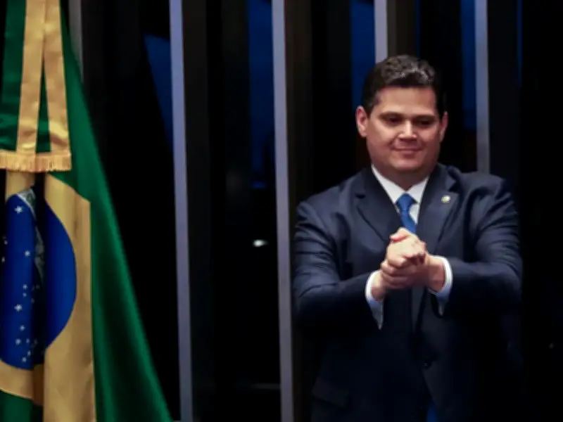 Senado aprova projeto que dificulta aborto legal em menores de 14 anos vítimas de violência