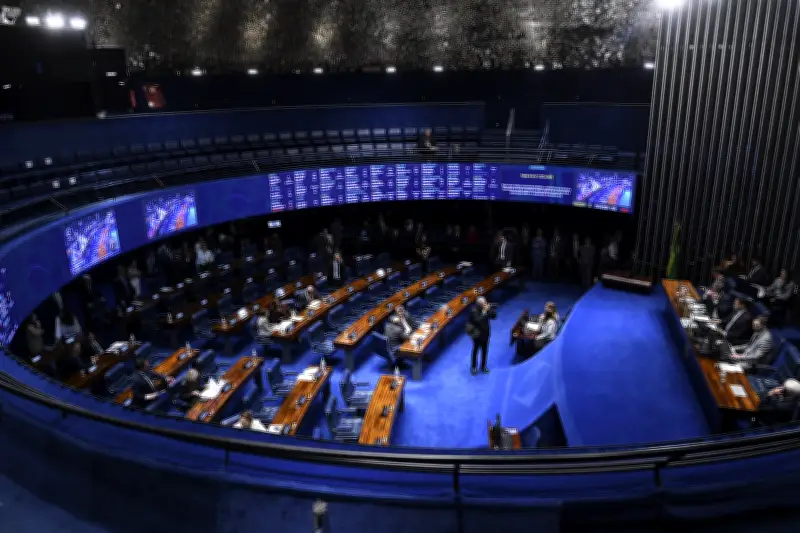 Senado discute fim da escala 6x1 com três propostas de redução de jornada