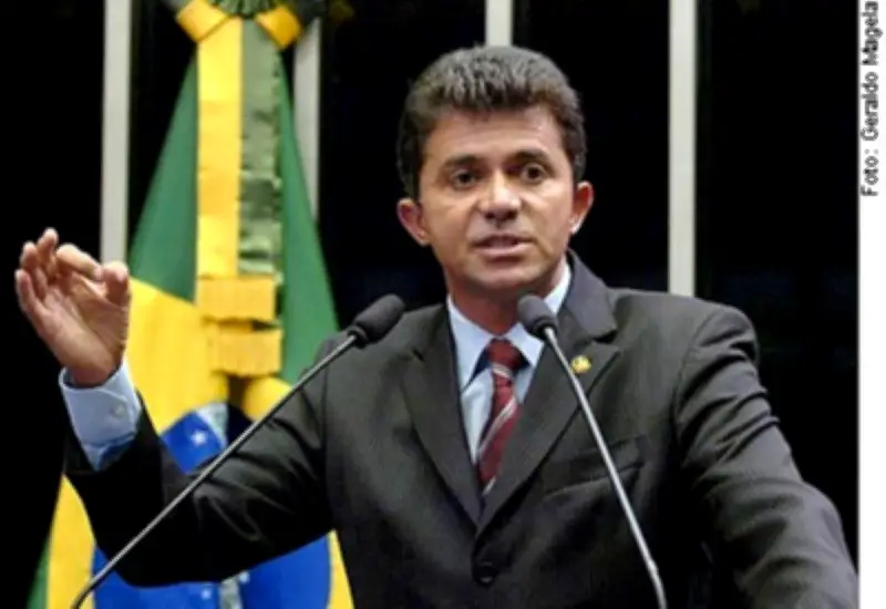 Senador cassado em RO tem aliado e filho na disputa pelo governo em partidos diferentes