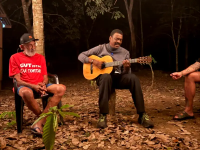 Seu Jorge visita reserva no Acre e se reúne com primo de Chico Mendes