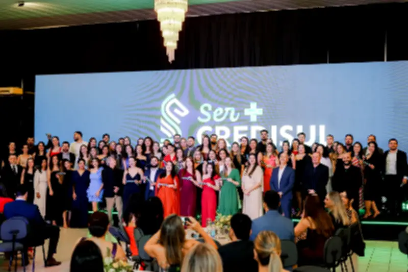 Sicoob Credisul premia agências destaque de 2025 com Troféu Arara de Ouro