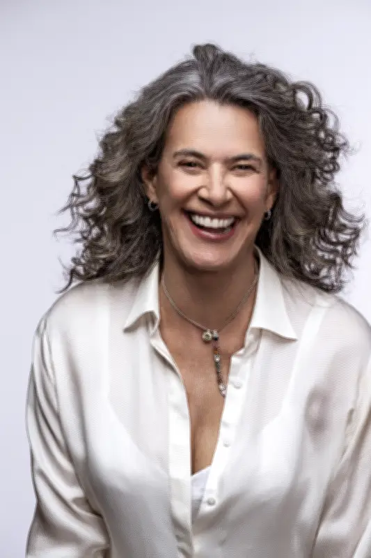 Simone estreia show 'Que mulher é essa?!' em São Paulo em 1º de agosto