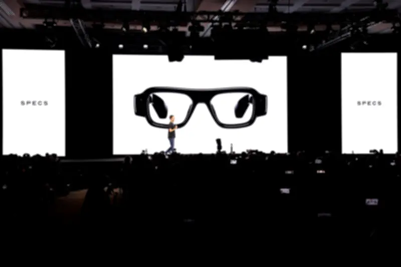 Snap lança óculos de realidade aumentada Specs por R$ 11,2 mil