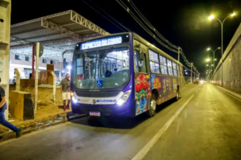 São João de Petrolina: quarta noite tem romantismo e piseiro