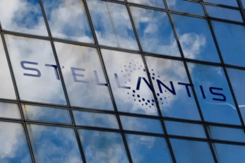 Stellantis investe €900 mi na França para eletrificação