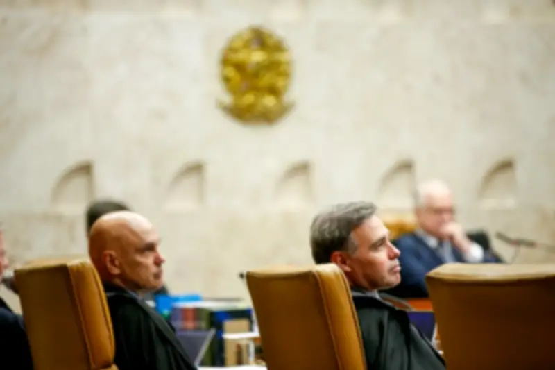 STF dividido enfrenta decisões polêmicas sobre prisões e Ficha Limpa